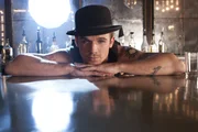 Dem l&auml;ssigen Barkeeper Jack (Cam Gigandet) hat Ali es zu verdanken, dass sie in Los Angeles nicht auf der Stra&szlig;e steht ...