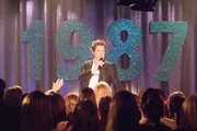 Seit der Trennung von "Pop!", Anfang der Neunziger, schl&auml;gt Alex Fletcher (Hugh Grant) sich mit 80er-Retroshows in Vergn&uuml;gungsparks und auf Jahrm&auml;rkten durch, wo er die verstaubten Hits der Band in Karaoke-Qualit&auml;t vor einer hysterischen Menge von Mittvierzigerinnen zum Besten gibt. Eines Tages erh&auml;lt er die Chance auf ein Comeback  ...