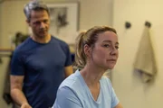 Benedikt (Jens Hajek) ist getroffen von Utes (Isabell Hertel) offener Verachtung.