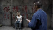 Lucy (Scarlett Johansson) und Warehouse Man Driver (Hao-Hsiang Hsu)