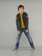 (4. Staffel) - Axl (Charlie McDermott) kann faul, selbsts&uuml;chtig und gemein zu seinen Geschwistern sein, doch ganz tief innen drin schlummert auch in ihm ein guter Kern ...