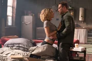 Kate Beckinsale (Lindy), Jai Courtney (Justin).