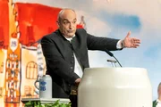 Django As&uuml;l (Kabarettist) beim Maibockanstich.