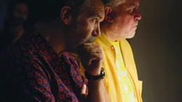 Der spanische Schauspieler Antonio Banderas (li.), inzwischen ein popul&auml;rer Hollywoodstar, und der ungest&uuml;me, tabulose Regisseur Pedro Almod&oacute;var (re.), vollbrachten das Kunstst&uuml;ck, sich voneinander zu entfernen und sich wiederzufinden.