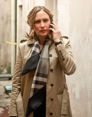 Vera Farmiga (Catherine Linklater).