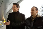 Bonrath und Herzberger werden von Semir (Erdogan Atalay, re.) und Tom (Rene Steinke) vom Flughafen abgeholt. Bonrath und Herzberger werden von Semir (Erdogan Atalay, re.) und Tom (Rene Steinke) vom Flughafen abgeholt.