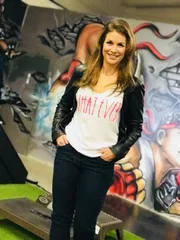 2018 wird der Freistaat Bayern 100 Jahre alt. Zum Geburtstag nimmt Moderatorin Claudia Pupeter die Zuschauer mit auf eine Reise - eine Reise zum Staunen durch ganz Bayern. Denn: Bayern steckt nicht nur voller &Uuml;berraschungen, sondern auch voller Rekorde. Claudia Pupeter entdeckt bayerische Superlative und trifft auf bayerische Rekordhalter und ihre unglaublichen Geschichten. Moderatorin Claudia Pupeter.