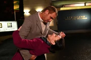 Simone (Tatjana Clasing) genie&szlig;t ihr Gl&uuml;ck mit Richard (Silvan-Pierre Leirich).