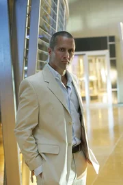 Natalias Ex-Ehemann Nick Townsend (Rob Estes) ist aus dem Gef&auml;ngnis entlassen worden und beginnt, sie im CSI-Labor und an Tatorten zu bel&auml;stigen...