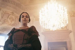 Franz Josephs Mutter Sophie (Kira Koppandi) wird "der einzige Mann am Wiener Hof" genannt. Sie lenkt die Geschicke der Familie - und auch das ihrer Schwiegertochter Sisi.