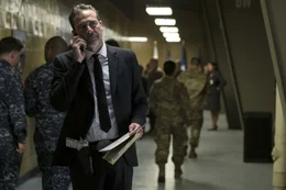 Agent Harvey Russell (Jeffrey Dean Morgan).