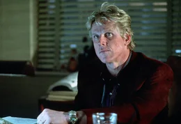 Eddie Lomax (Gary Busey) nimmt seinen Job als Privatdetektiv sehr ernst. Er gibt sein Bestes um an aufschlussreiches Beweismaterial gegen die korrupte Anwaltskanzlei zu gelangen.