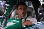 Bobby Cannavale (Detective Vicars).