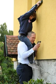 Theo Fischbach (Valentin H&uuml;tter, oben), Hubert Fischbach (Harald Krassnitzer).