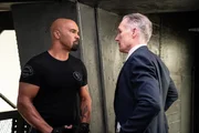 l-r: Sergeant Daniel 'Hondo' Harrelson (Shemar Moore), Commander Robert 'Bob' Hicks (Patrick St. Esprit)
