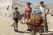 Asier Flores (Salvador Mallo als Kind), Pen&eacute;lope Cruz (Jacinta), Ra&uacute;l Ar&eacute;valo (Vater).