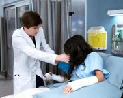 Dr. Shaun Murphy (Freddie Highmore), Naja Modi (Hina Abdullah)