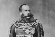 68 Jahre lang lenkt Sisis Ehemann, Kaiser Franz Joseph I., die Geschicke &Ouml;sterreich-Ungarns. Das historische Foto zeigt ihn im Jahr 1869, im Alter von 39 Jahren.