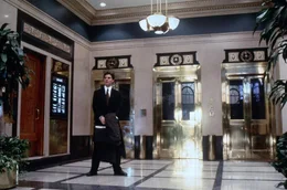 Junganwalt Mitch McDeeres (Tom Cruise) Traumjob wird sch&ouml;n langsam zum Alptraum: er wird beschattet, es geschehen mysteri&ouml;se Morde und das FBI zeigt auch pl&ouml;tzlich Interesse an ihm....