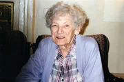 Emilie Schindler starb am 5. Oktober 2001. Sie wurde im bayerischen Waldkraiburg beigesetzt.; Zur ARTE-Sendung Emilie Schindler - Die vergessene Heldin Emilie Schindler starb am 5. Oktober 2001. Sie wurde im bayerischen Waldkraiburg beigesetzt. &copy; Gertrud Ferrari Foto: BR Honorarfreie Verwendung nur im Zusammenhang mit genannter Sendung und bei folgender Nennung "Bild: Sendeanstalt/Copyright". Andere Verwendungen nur nach vorheriger Absprache: ARTE-Bildredaktion, Silke W&ouml;lk Tel.: +33 3 90 14 22 25, E-Mail: bildredaktion@arte.tv