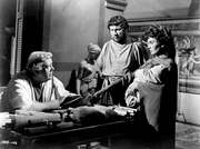 Charles Laughton, Peter Ustinov, Jean Simmons.