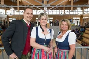 Und dass sich der Dialekt auch gut zum Schimpfen eignen kann, erschlie&szlig;t sich durch die Gstanzls&auml;ngerinnen "D'Weinbergschnecken" aus St. Georgen im Attergau.