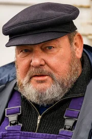 Walter Plathe als Henning Schulte