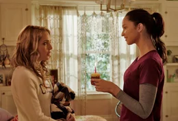 L - R: Tree Gelbman (Jessica Rothe), Lori Spengler (Ruby Modine)