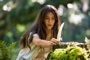 Kya (Daisy Edgar-Jones)