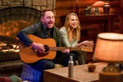 Lieutenant Gordon Malloy (Scott Grimes, l.); Ensign Charly Burke (Anne Winters, r.)