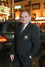 Captain Jim Brass (Paul Guilfoyle) steht vor einem R&auml;tsel: Eine junge Frau kann ihren Vergewaltiger identifizieren, doch nach der DNA-Analyse kann er nicht der T&auml;ter sein.