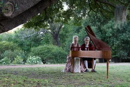 Maria Anna Mozart (Alyona Popova) und Wolfgang Amadeus Mozart (M. Bryceson Treharne).