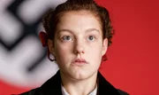 Juden verboten &ndash; Betty (Sophie Stockinger) l&auml;sst sich nicht abhalten.