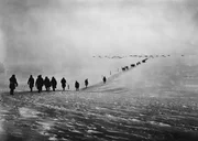 Die Gefangenen des GULag lebten und arbeiteten unter extremen Bedingungen. Die Gefangenen des GULag lebten und arbeiteten unter extremen Bedingungen.