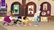 Anton kann kaum mit ansehen, wie sich Max, Kela und Chester mit dem schweren Paket abm&uuml;hen.