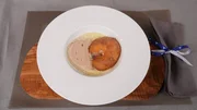 Bei Katharina Deitmers auf dem Betrieb "Deitmers Texas Longhorn" in Nimsreuland. Dessert: Zimteis mit gebackenen Apfelringen und aufgesch&auml;umte Vanilleso&szlig;e.