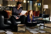 Richard Castle (Nathan Fillion, l), Molly C. Quinn (Alexis Castle, r)