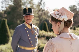 Franz Joseph (Jan Jakubal) hat ein Auge auf die 15-j&auml;hrige Anna Nahowski (Irina Dekan) geworfen - der Beginn einer jahrelangen, rein sexuellen Beziehung. F&uuml;r ihre Diskretion bezahlt er ihr viel Geld. Auch wenn Franz Josephs bedingungslose Liebe zu Sisi als historisch gesichert gilt: Sie hielt ihn nicht von Aff&auml;ren mit anderen Frauen ab.