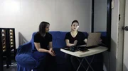 Philippinen: WeltWeit-Reporterin Isabella Purkart mit Annie Arguelles, die als virtuelle Assistentin von Manila aus f&uuml;r eine amerikanische Firma arbeitet.