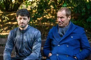Richard (Silvan-Pierre Leirich, r.) hinterfragt das Timing des Schicksals. Links Mika (Daniel Noah).