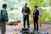 After a park ranger is shot dead on Governors Island, das Team entdeckt eine Reihe verbundener Verbrechen, die zu einer Online-Verschw&ouml;rungstheorie-Community f&uuml;hren. Im Bild: Zeeko Zaki als Special Agent Omar Adom Zidan und Missy Peregrym als Special Agent Maggie Bell.