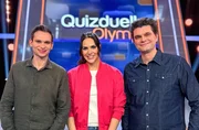 Moderatorin Esther Sedlaczek (M.) mit den Kandidaten des Teams "heute-show": Fabian K&ouml;ster (l.) und Lutz van der Horst (r.).