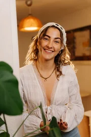 Lisa (29) kann sich ein Leben in ihrem Heimatort auf Dauer nicht vorstellen.
