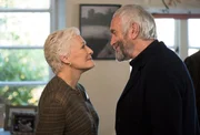 Glenn Close (Joan Castleman), Jonathan Pryce (Joe Castleman).