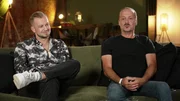 L-R: DJ Olde und Alex Christensen +++ Die Verwendung des sendungsbezogenen Materials ist nur mit dem Hinweis und Verlinkung auf RTL+ gestattet. +++ L-R: DJ Olde und Alex Christensen +++ Die Verwendung des sendungsbezogenen Materials ist nur mit dem Hinweis und Verlinkung auf RTL+ gestattet. +++