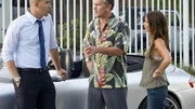 Ein alter Freund ben&ouml;tigt die Hilfe von (v.l.) Jesse (Coby Bell), Sam (Bruce Campbell) und Fiona (Gabrielle Anwar). Dessen Server samt Daten der Pensionskonten vieler Lehrer wurde gestohlen.