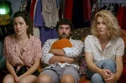 Alice (Alice Vial, li.), Max (Guillaume Pottier, Mi.) und Marie (Marie Lelong, re.) stehen Loulou zur Seite.