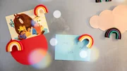 Regenbogenmagnete: Damit k&ouml;nnt ihr eure Notizen und Bilder praktisch befestigen.