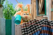 Ella (Anna Menzel) liegt auf der Lauer. Sie will unbedingt den seltenen K&auml;fer Ringelfitz aufsp&uuml;ren.