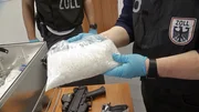 Zollfahnder k&auml;mpfen unerm&uuml;dlich gegen den Drogenschmuggel an.